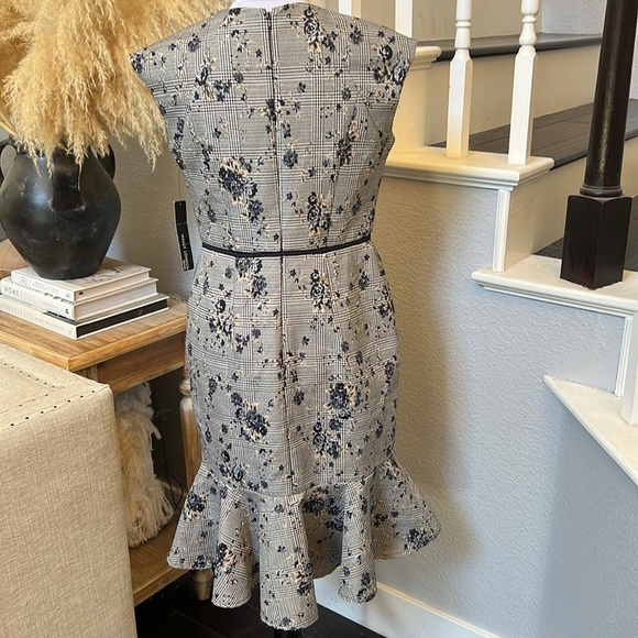 Maggy London Petite Novelty Plaid Sheath with Cap Sleeve and Flounce Hem SZ 6P - Picture 8 of 9